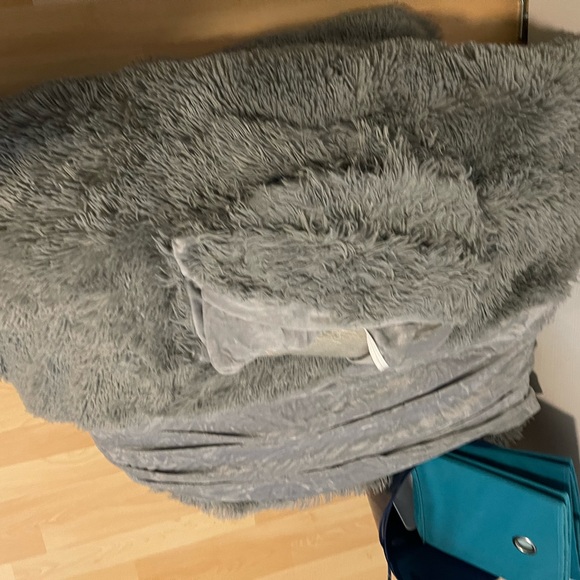 Comforter - Picture 3 of 5